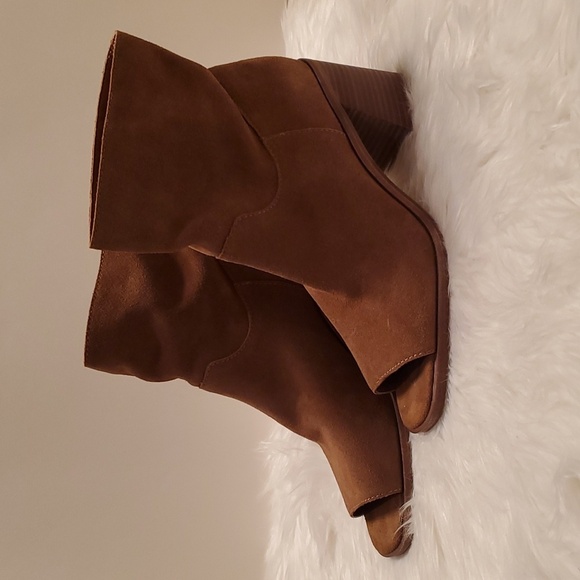 Lucky Brand Ryemi Suede Slouchy Peep Toe Bootie In Tan Block Heel Size 10 - Picture 1 of 7